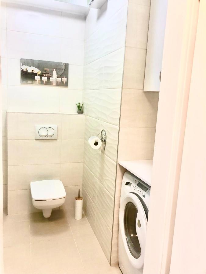 Sweet Home Apartman , 30Sqm Studio, Free Private Parking, Mountain View, Balcony, 20 Min From Downtown Budapeste Exterior foto