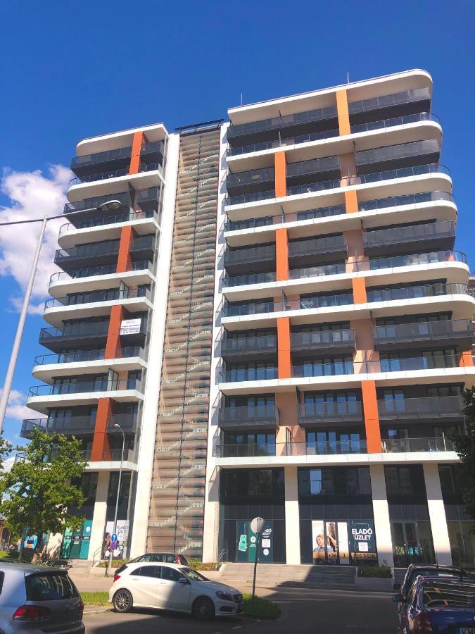 Sweet Home Apartman , 30Sqm Studio, Free Private Parking, Mountain View, Balcony, 20 Min From Downtown Budapeste Exterior foto