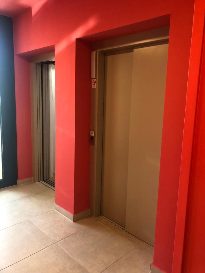 Sweet Home Apartman , 30Sqm Studio, Free Private Parking, Mountain View, Balcony, 20 Min From Downtown Budapeste Exterior foto