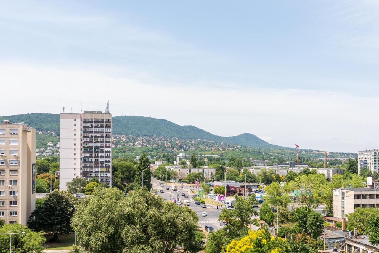 Sweet Home Apartman , 30Sqm Studio, Free Private Parking, Mountain View, Balcony, 20 Min From Downtown Budapeste Exterior foto