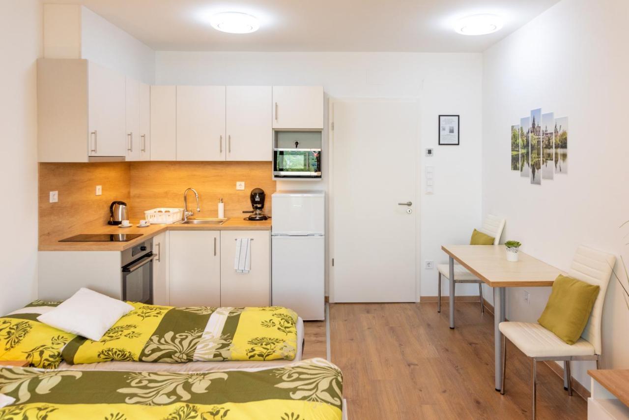 Sweet Home Apartman , 30Sqm Studio, Free Private Parking, Mountain View, Balcony, 20 Min From Downtown Budapeste Exterior foto