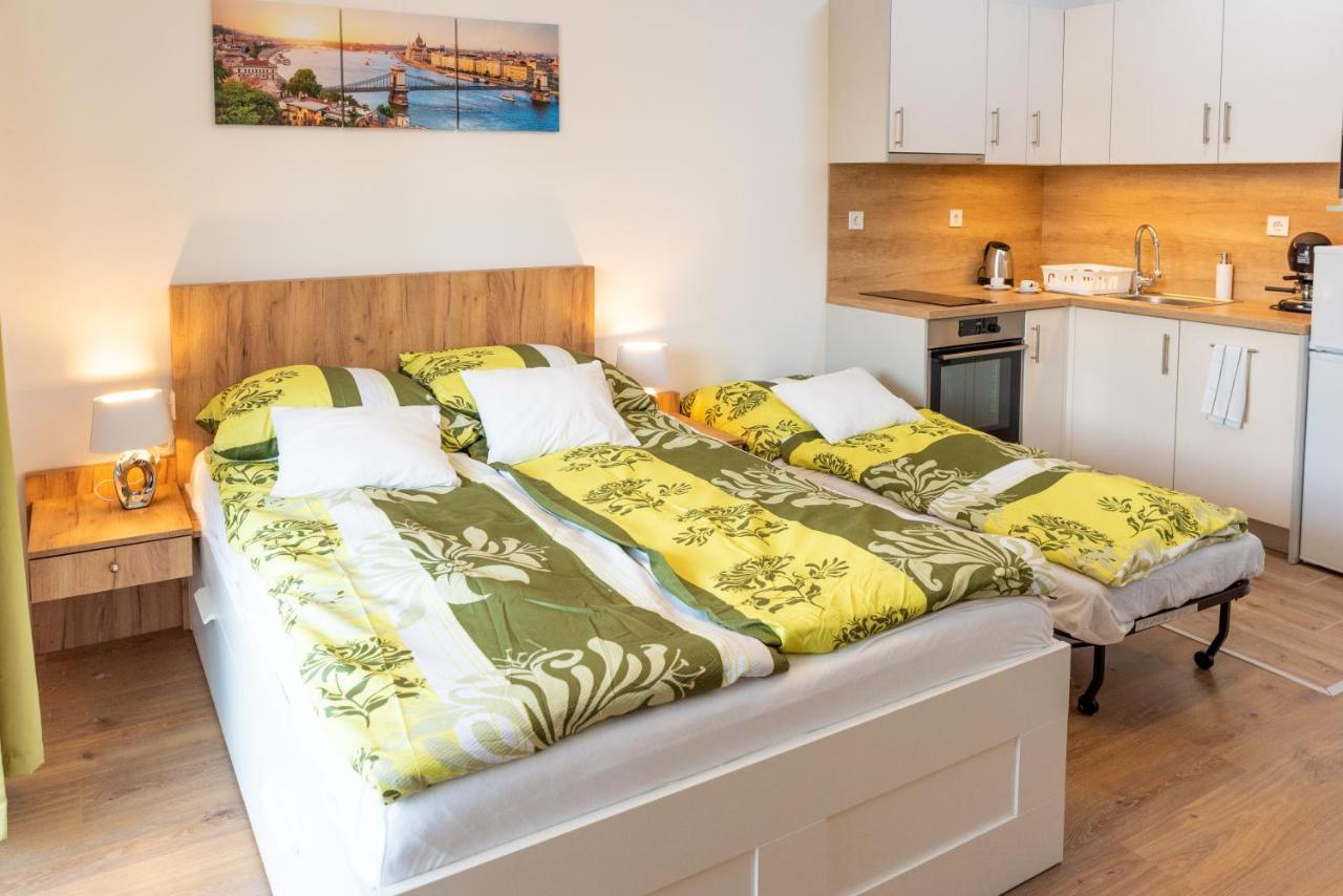 Sweet Home Apartman , 30Sqm Studio, Free Private Parking, Mountain View, Balcony, 20 Min From Downtown Budapeste Exterior foto