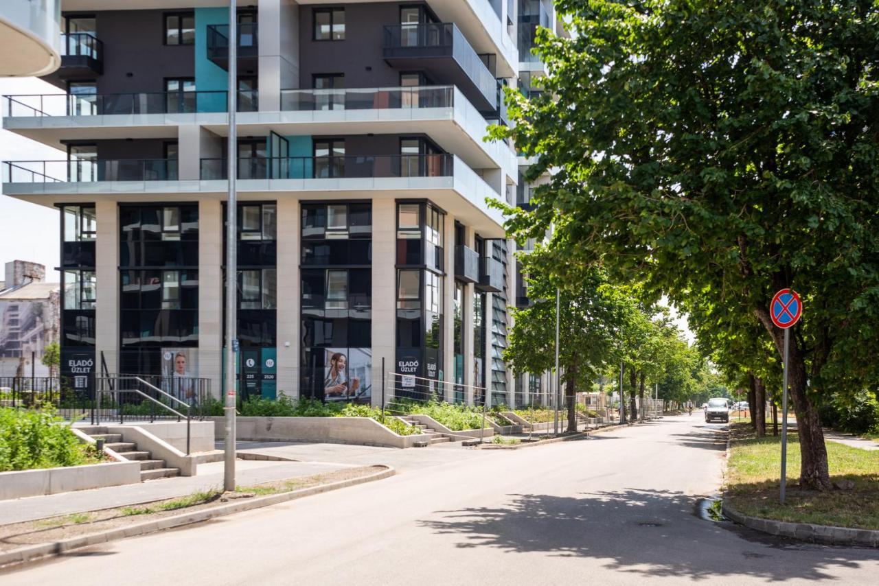 Sweet Home Apartman , 30Sqm Studio, Free Private Parking, Mountain View, Balcony, 20 Min From Downtown Budapeste Exterior foto