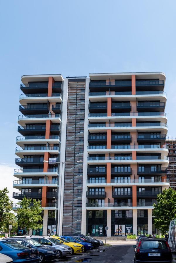 Sweet Home Apartman , 30Sqm Studio, Free Private Parking, Mountain View, Balcony, 20 Min From Downtown Budapeste Exterior foto